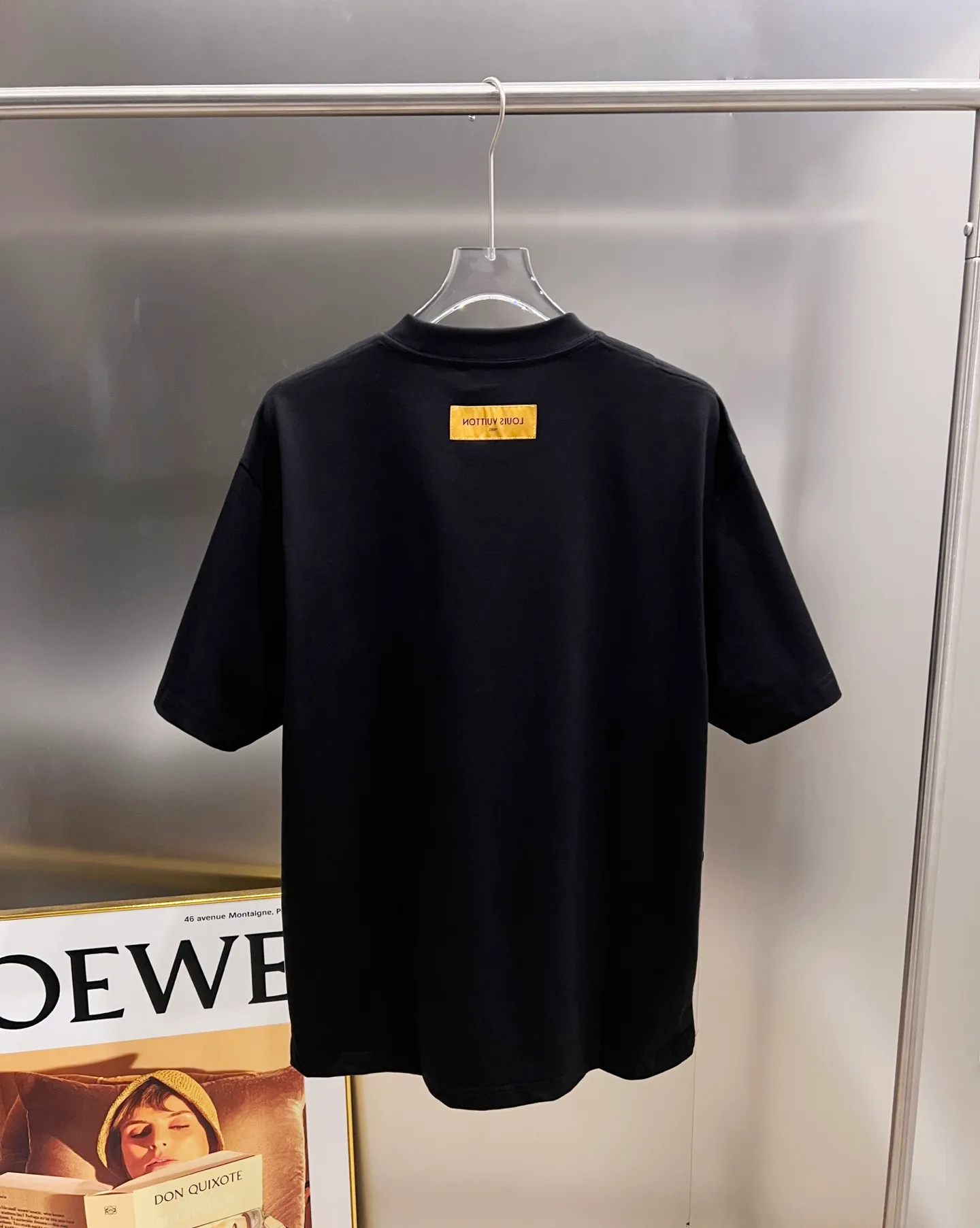 🅿️190 1v Louis* 2025 autumn and winter new style classic letter three-dimensional craft design high-end version! Highly breathable and comfortable, customized double yarn plain cotton fabric. Short-sleeved T-shirt. Same style for men and women. Sizes S M L XL XXL Five sizes black white